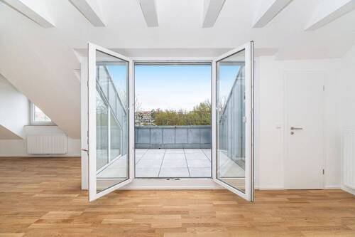 Blick auf die Dachloggia - 2 Zimmer Etagenwohnung in München