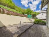mit Treppe zum Garten - 