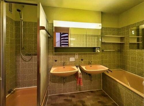 Badezimmer - Reihenmittelhaus mit 110,00 m&sup2; in Gärtringen zum Kaufen