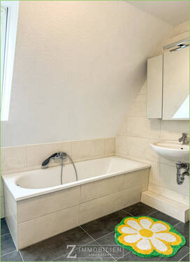 Wanne im Badezimmer - 