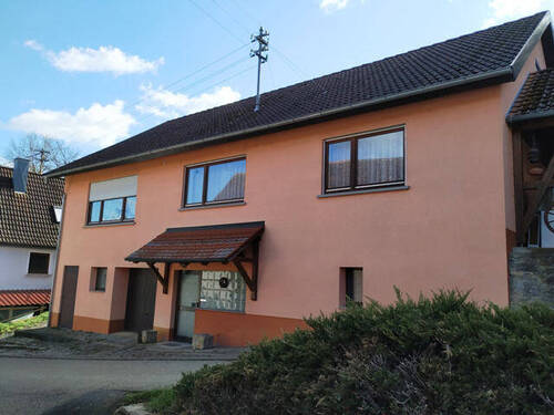 Ansicht von Straße - Einfamilienwohnhaus mit 2 Garagen und großem Grundstück in Rüsselhausen