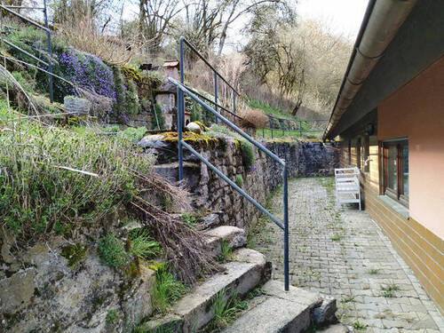 Hinter dem Haus / Freisitzmöglichkeiten für schöne - 