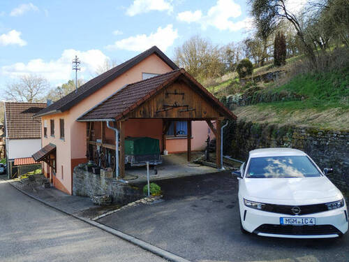 Carport mit vielseitigen Verwendungsmöglichkeiten - 5 Zimmer Einfamilienhaus zum Kaufen in Niederstetten