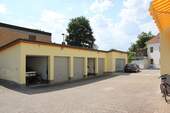Garagen/Stellplatz - 