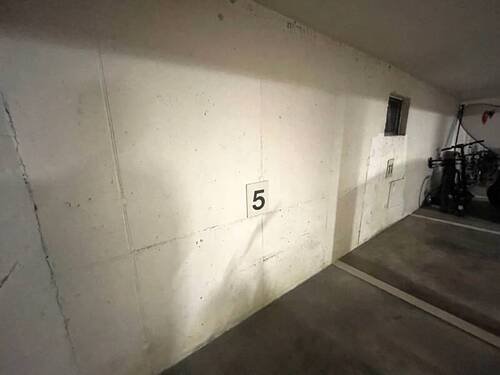 Tiefgaragenstellplatz - 