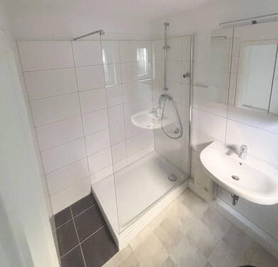 Badezimmer - 3 Zimmer Etagenwohnung zur Miete in Bielefeld