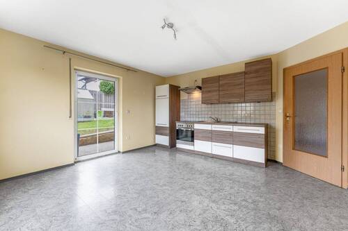 Wohn-Ess-Kochbereich (Badezimmer (Wohnung KG) - 