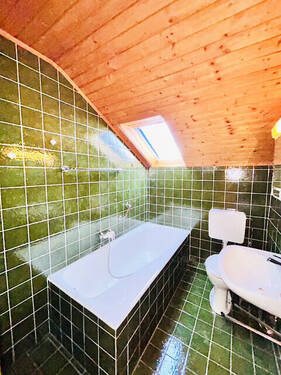 Tageslichtbad mit Wanne - 