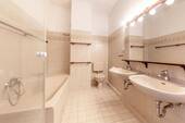 Vollbad im Obergeschoss - 