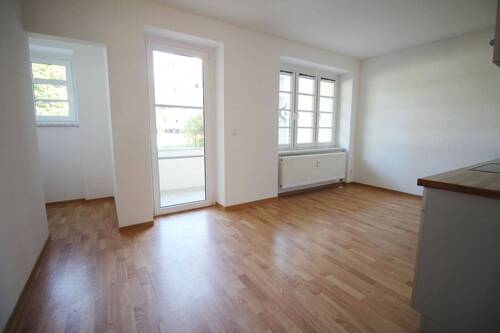 Küche,Balkon.jpg - 2 Zimmer Etagenwohnung zur Miete in Chemnitz