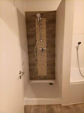 Dusche - 3 Zimmer Etagenwohnung zur Miete in Apolda