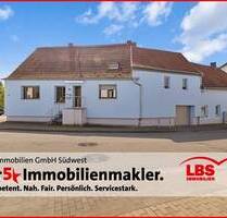 Umfangreich energetisch saniertes bäuerliches Anwesen mit Nebengebäuden und Garten - Schweisweiler