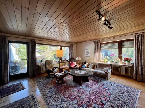 Wohnzimmer - 5 Zimmer Bungalow in Erlangen