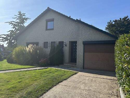 Garage am Haus - 3 Zimmer Einfamilienhaus zum Kaufen in Horst