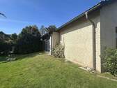 Seitliche Haus und Gartenansicht - 