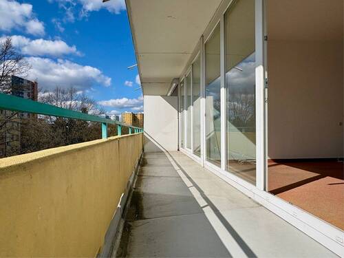 großzügiger Balkon... - 