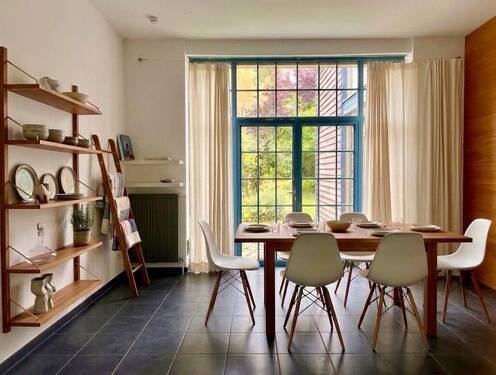 Esszimmer - Hinweis: Möbel KI generiert - 4 Zimmer Etagenwohnung in Kühlungsborn