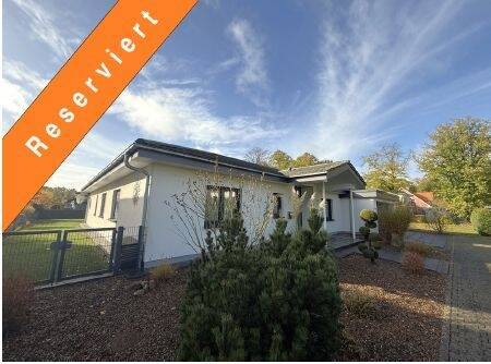 res - Verden: Exklusiver Bungalow mit überdachter Terrasse, Doppelgarage und vielem mehr im Lindenquartier