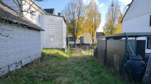 Durchgang zum Grundstück - 