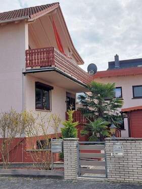 Eingang in Hof. - 4 Zimmer Terrassenwohnung zur Miete in Büttelborn