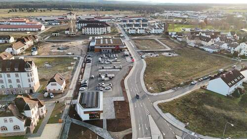 Neuer Rewe-Supermarkt und Frühstückscafe - 