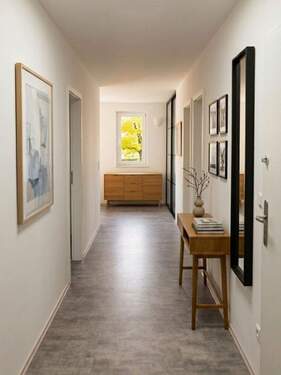 Langer, heller Flur - 4 Zimmer Etagenwohnung zum Kaufen in Pleinfeld