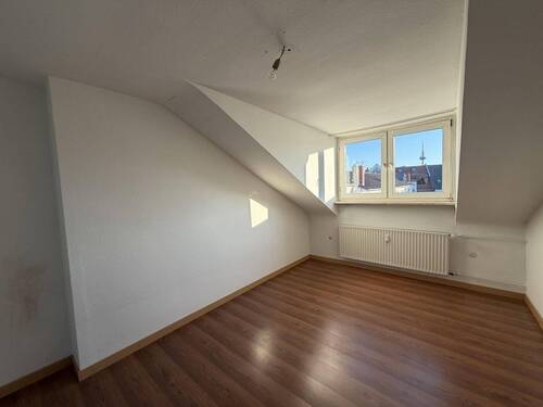 Schlafzimmer seitlich - 2 Zimmer Etagenwohnung zum Kaufen in Mannheim