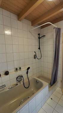 mit Wanne und Dusche - 