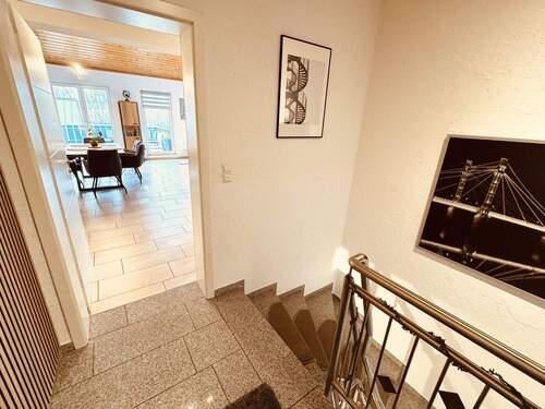 13. Hauseingang, Gemeinschaftlicher Hausflur OG - 