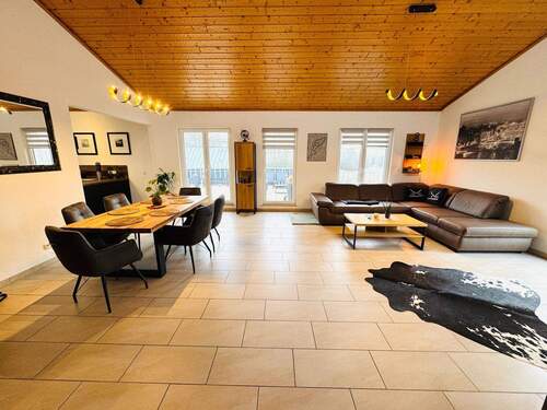 28. Ess- und Wohnbereich OG, Blick vom Flur - 