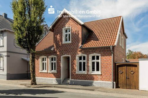 Vorderansicht - Kernsaniertes Schmuckstück in begehrter Lage!