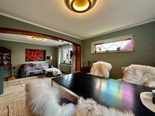 Wohn- & Esszimmer - Wohnen wie im Einfamilienhaus - charmante Doppelhaushälfte mit viel Privatsphäre in Seth