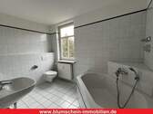 Tageslichtbad mit Wanne - 