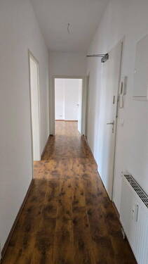 Flur - Schöne, helle 4-Zimmer-Wohnung mit Balkon in Magdeburg - 122 m²