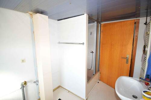 Bad mit Dusche EG - 