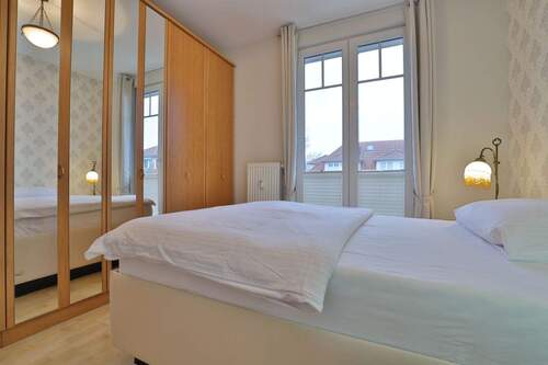 Schlafzimmer mit Platz für Ihre Garderobe - 