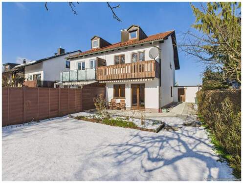 Ansicht Süd - EINE HÄLFTE MIT VIEL GARTEN - Gepflegte und sofort bezugsfreie Doppelhaushälfte in Germering