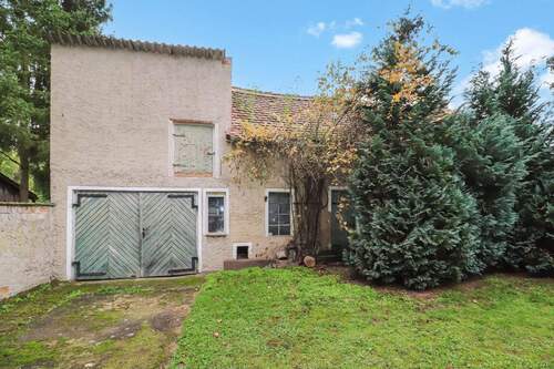 Nebengebäude mit Garage - 