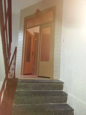 Treppenaufgang OG - 1 Zimmer Mehrfamilienhaus, Wohnhaus in Grünhainichen