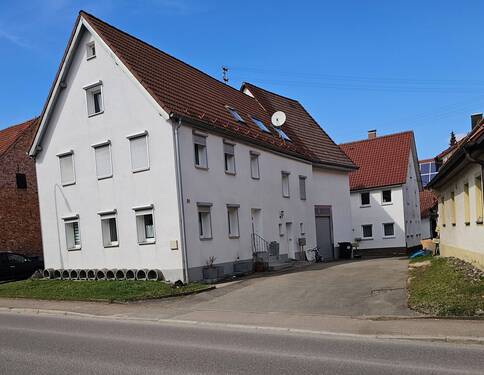 Hausansicht Südost - Schöne große Wohnung mit viel Platz und Garage als Einfamiliemhaus