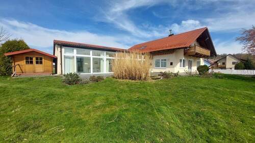 Garten Wintergarten.jpg - Großes Haus mit ca. 396 m² Wohnfläche, 3 Garagen, Carport auf 1190m² Grund PLUS 2 Bau-Grundtücke mit 2000 m² in Irchenrieth zu verkaufen