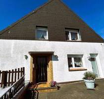 RUHE, NATUR UND WEITBLICK FAMILIENHAUS MIT GARAGE, TERRASSEN UND WEITERE LAND- UND GRÜNFLÄCHE - Wuppertal Langerfeld