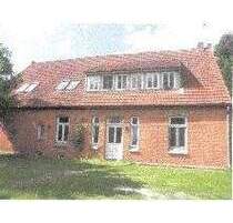 Zwangsversteigerung - Ehemaliges Bauernhaus mit einem Anbau, umgebaut zu drei Wohnungen - Martfeld