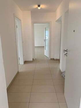 Bild 1 - Renovierte und helle 94m2 3ZKB in attraktiver Lage von Ettringen