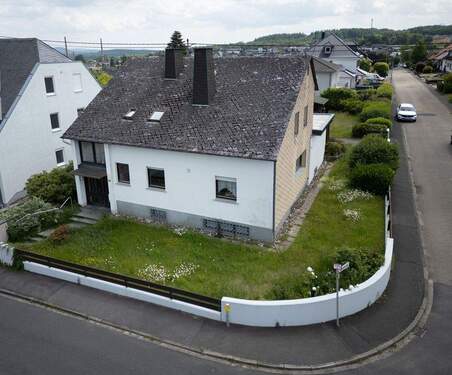 Luftbild mit Blick auf das Haus - 