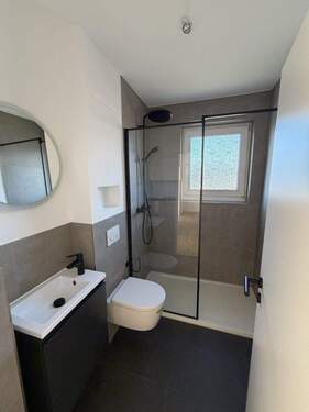 Badezimmer - Einziehen und wohlfühlen - perfekt sanierte 3-Zimmer-Wohnung mit Balkon!