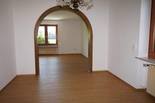 Blick ins Esszimmer - 5 Zimmer Doppelhaushälfte in Apfeldorf