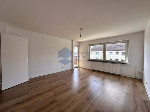 Wohnzimmer mit Balkonzugang (1) - 