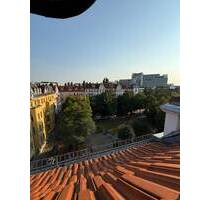 Dachgeschoss-Rohling mit Baugenehmigung und Blick auf den Boddinplatz - Berlin Neukölln