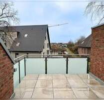 Schicke Dachgeschoss Wohnung mit Erbbaurecht, 3 Zimmern und Balkon über 2 Ebenen - Borken Weseke